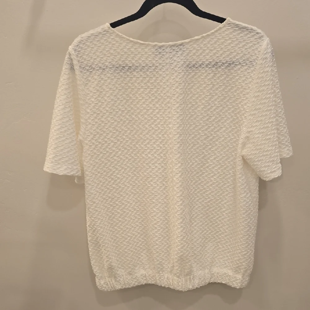 anthropologie white Textured Women's Top - Picture 7 of 8